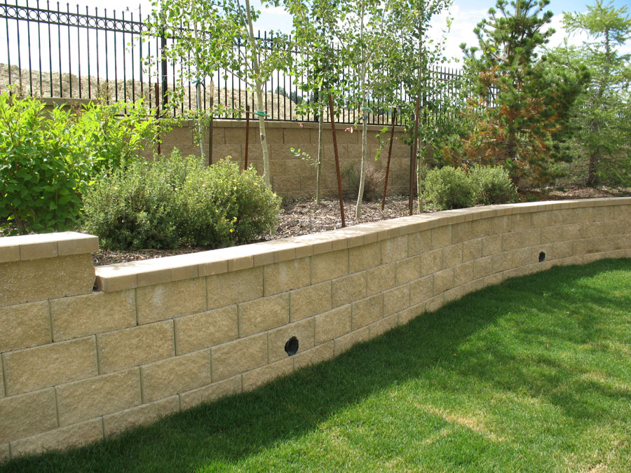 decorative concrete block retaining wall