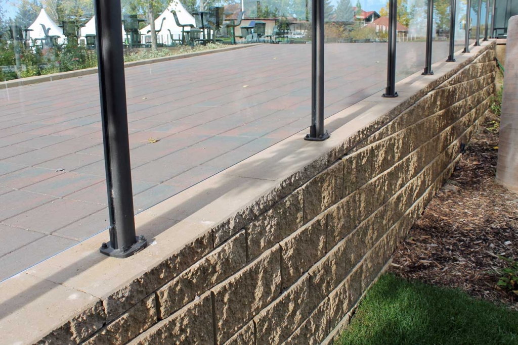 Cornerstone-block-retaining-wall-for-pathway