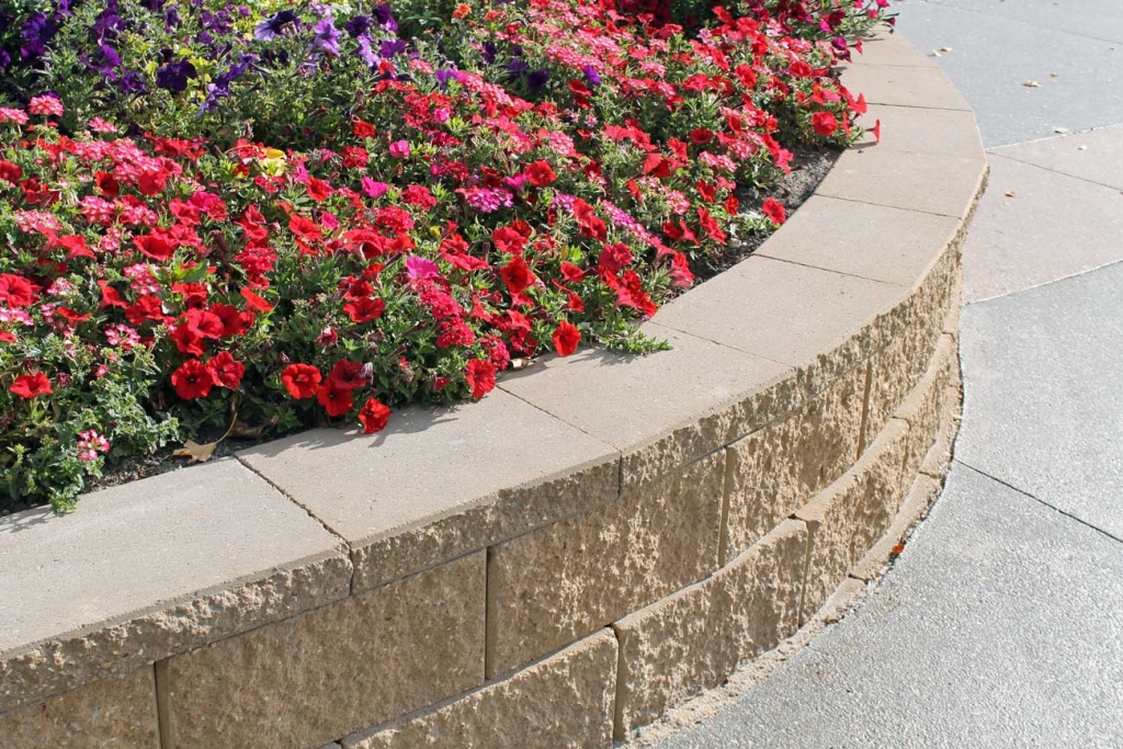 Cornerstone-block-retaining-wall-for-planter