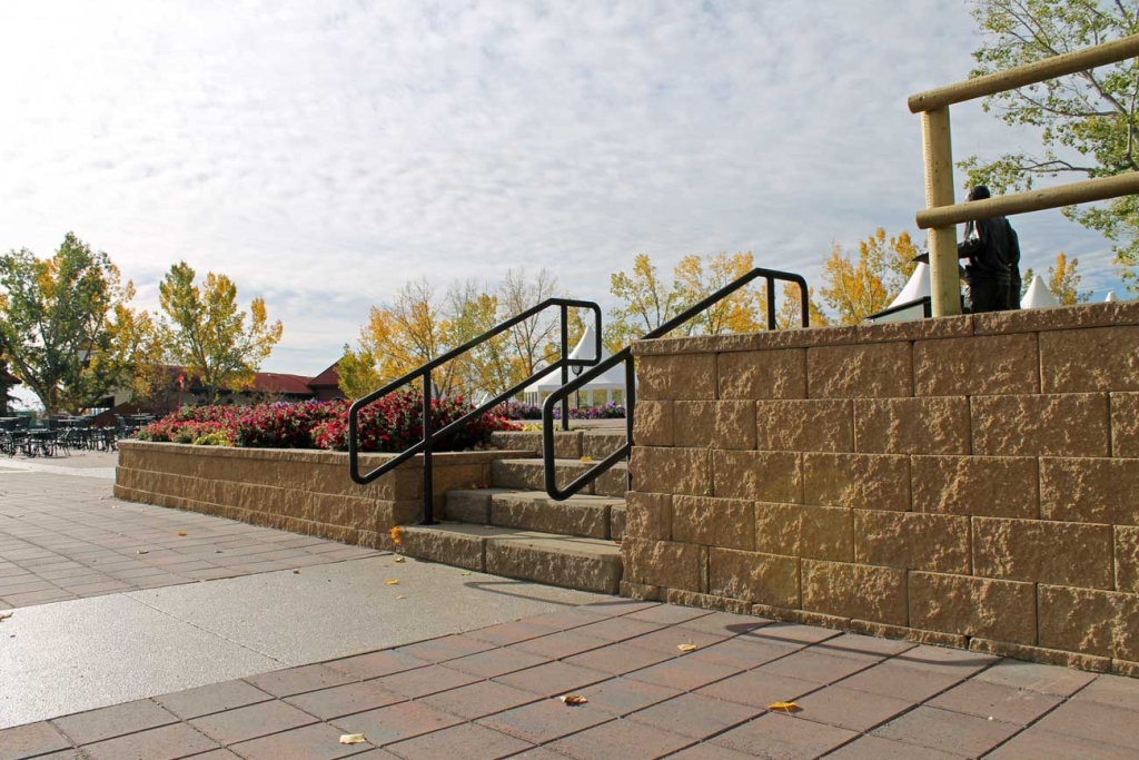 Cornerstone-block-retaining-wall-inside-stairs