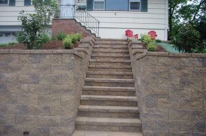 CornerStone-block-retaining-wall-stairs