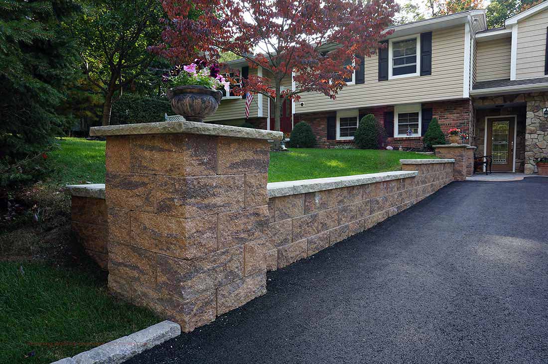 Retaining wall for driveway with pillar