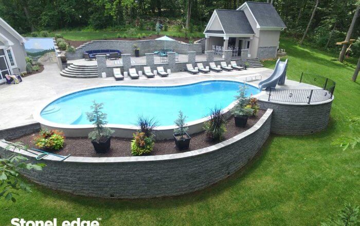 StoneLedge-Retaining-wall-with-pool