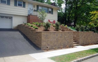 Retaining-Wall-blocks-in-Cincinnati-Ohio used for a driveway