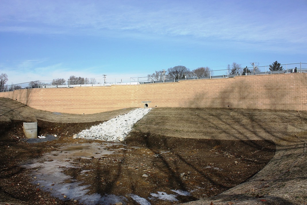 CornerStone Geogrid Retaining Wall with Drainage