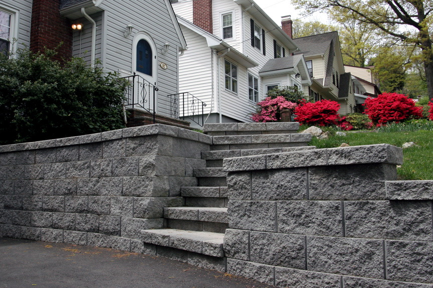CornerStone 100 Retaining Wall with Built-In Stairs
