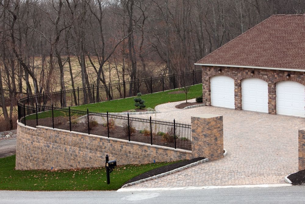 CornerStone 100 Retaining Wall with Curves, Pillars and Built-In Fence
