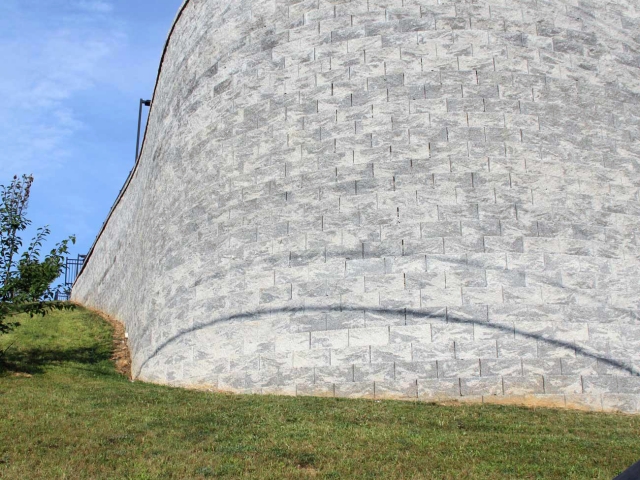 Tall Curved Retaining Wall in Pennsylvania