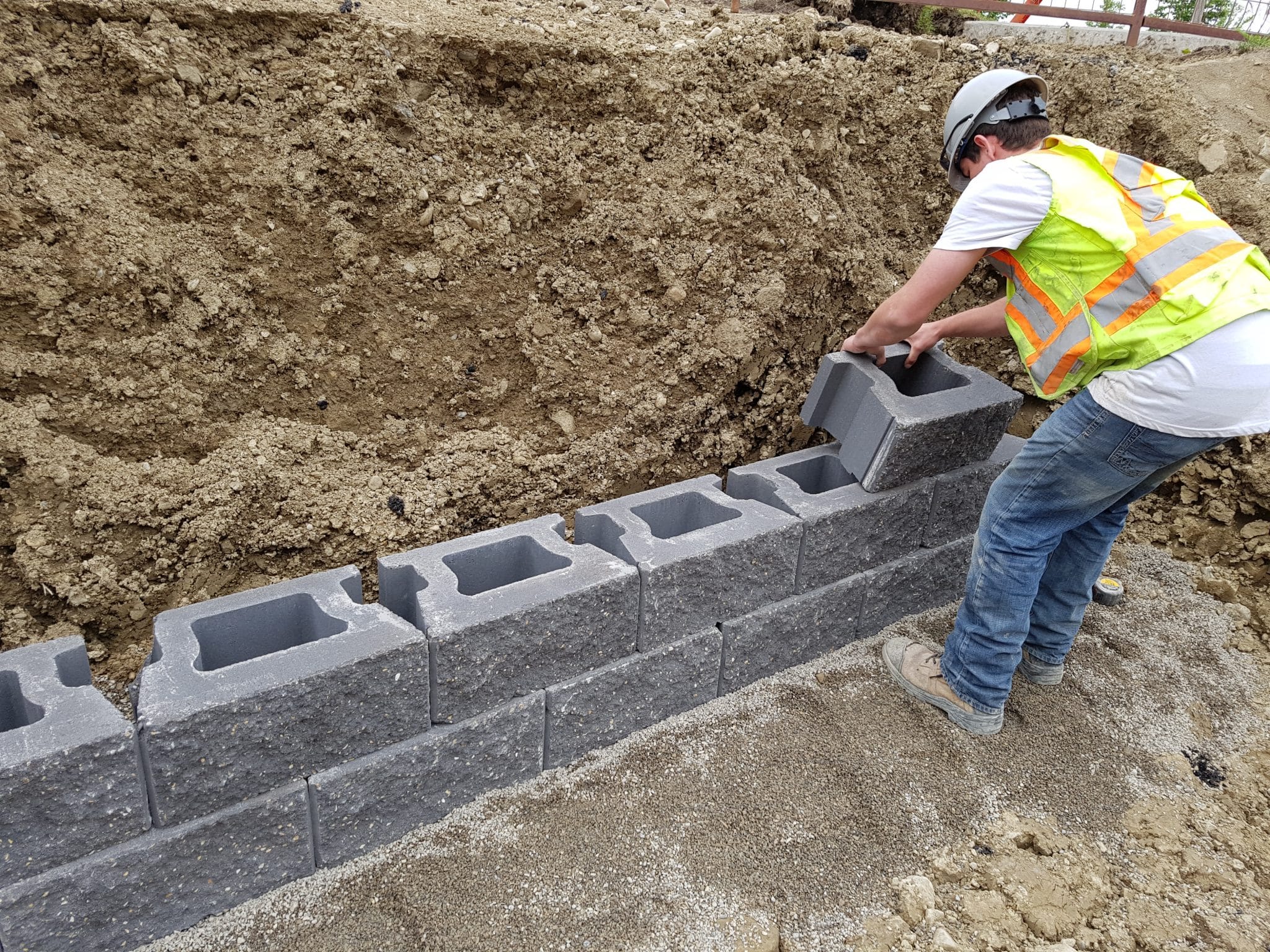 CornerStone 100 Retaining Wall Block Installation is Easy with SecureLugs