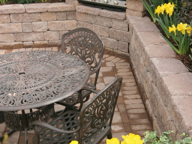 StoneLedge Planter Wall with Outdoor BBQ