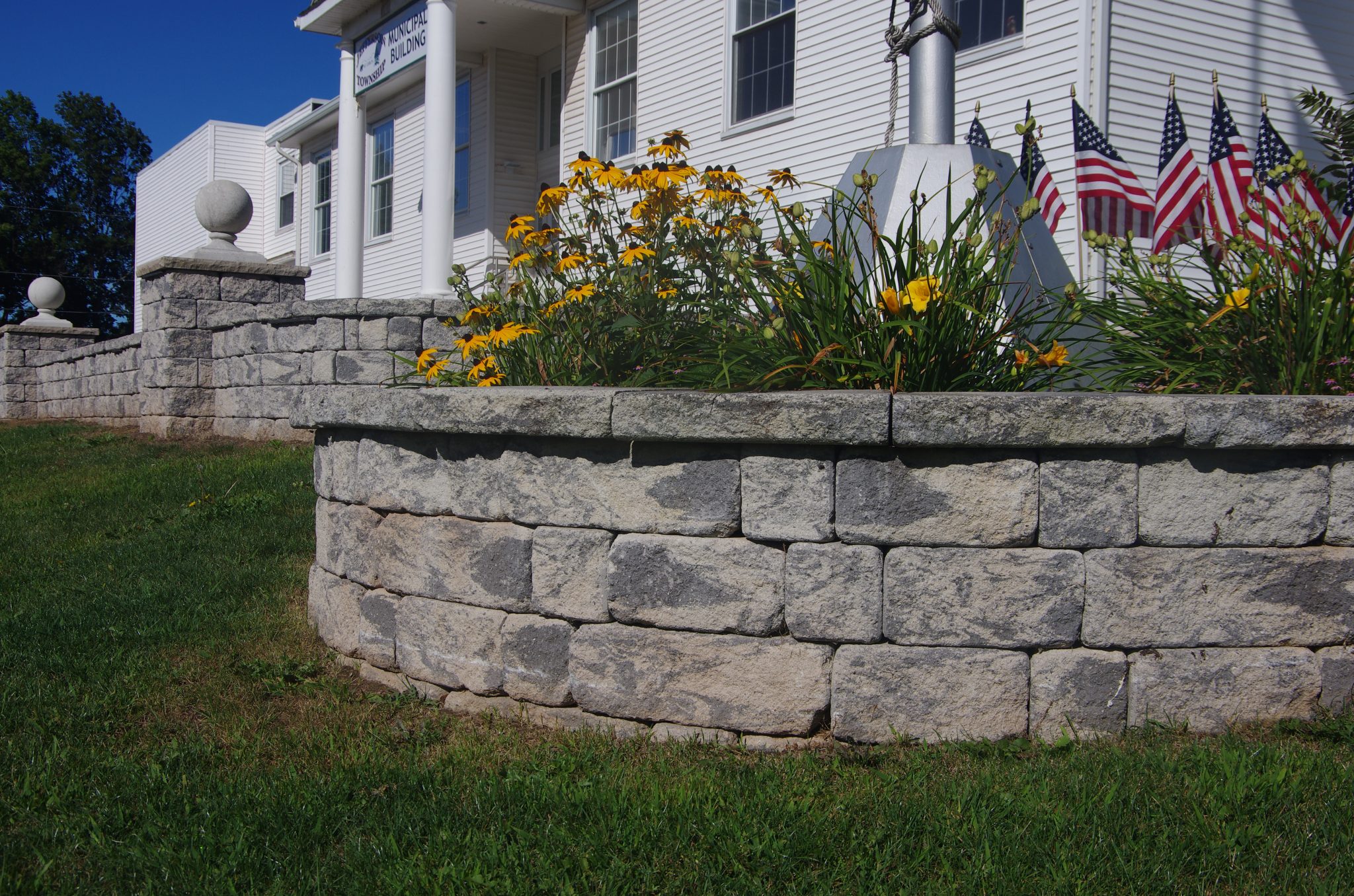 Raised Garden StoneLedge Retaining Wall