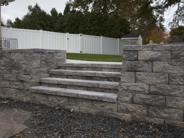 MiraStone retaining wall with outdoor steps