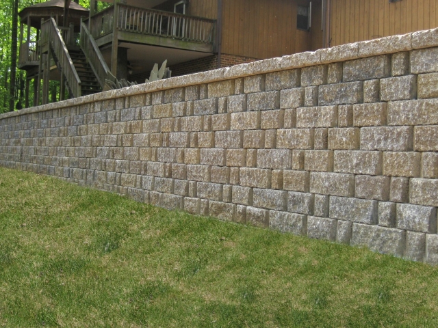 MiraStone residential backyard retaining wall
