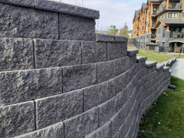 A level, well-constructed retaining wall with CornerStone 100 blocks.