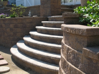 CornerStone 100 retaining wall blocks have subtle setback, consistent alignment. CornerStone 100 retaining wall blocks have subtle setback, consistent alignment.