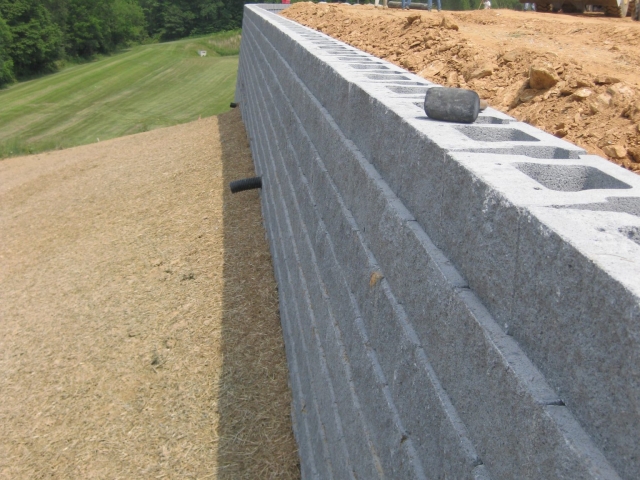 CornerStone 100 retaining walls can withstand major loads and pressures.
