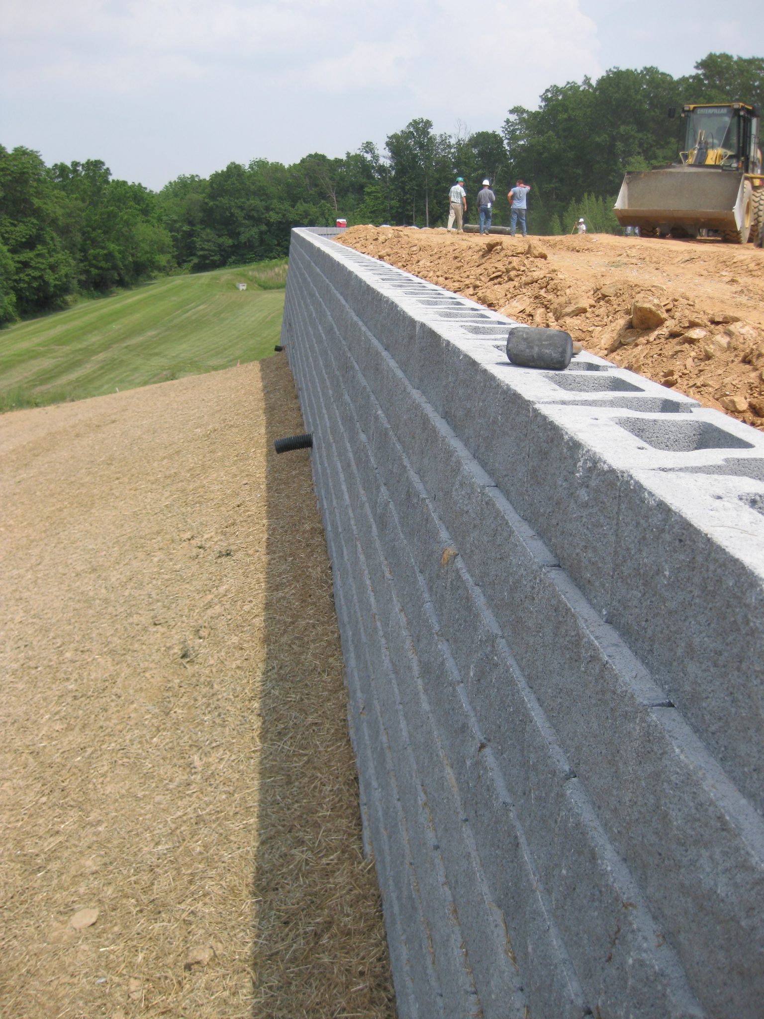 CornerStone 100 retaining walls can withstand major loads and pressures.