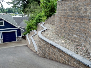 Slight setback can be seen on each level of CornerStone 100 retaining wall. Slight setback can be seen on each level of CornerStone 100 retaining wall.