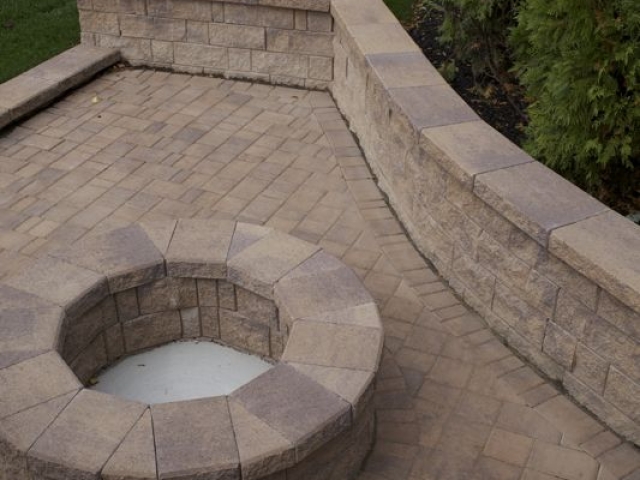 StoneVista freestanding retaining wall system is perfect for residential patios.