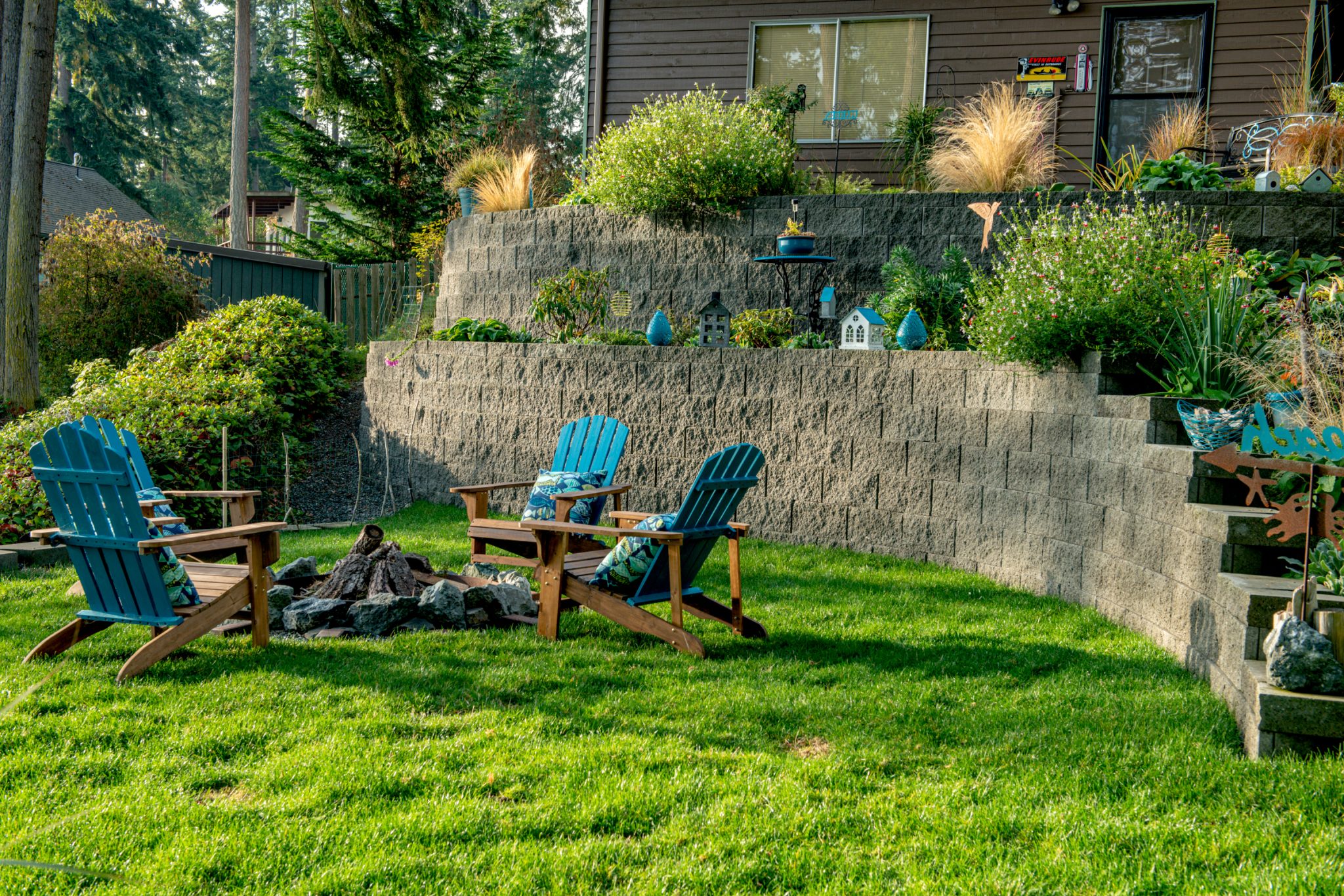 Beautiful CornerStone 100 terraced backyard wall design.