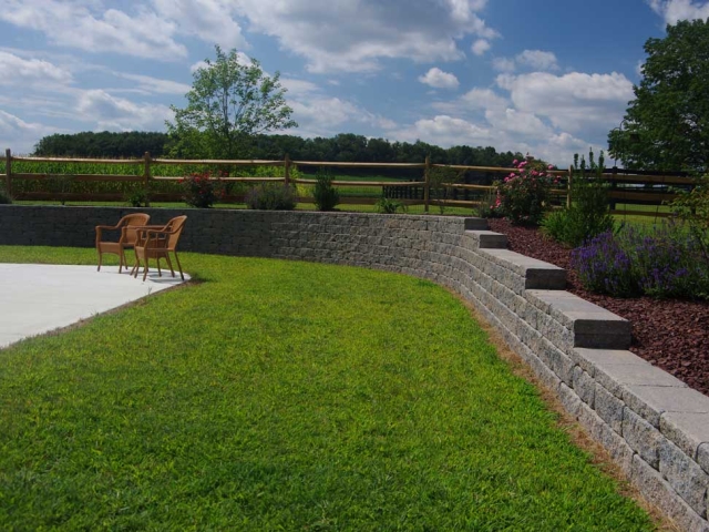 Curved StoneLedge retaining wall for sloped backyards.