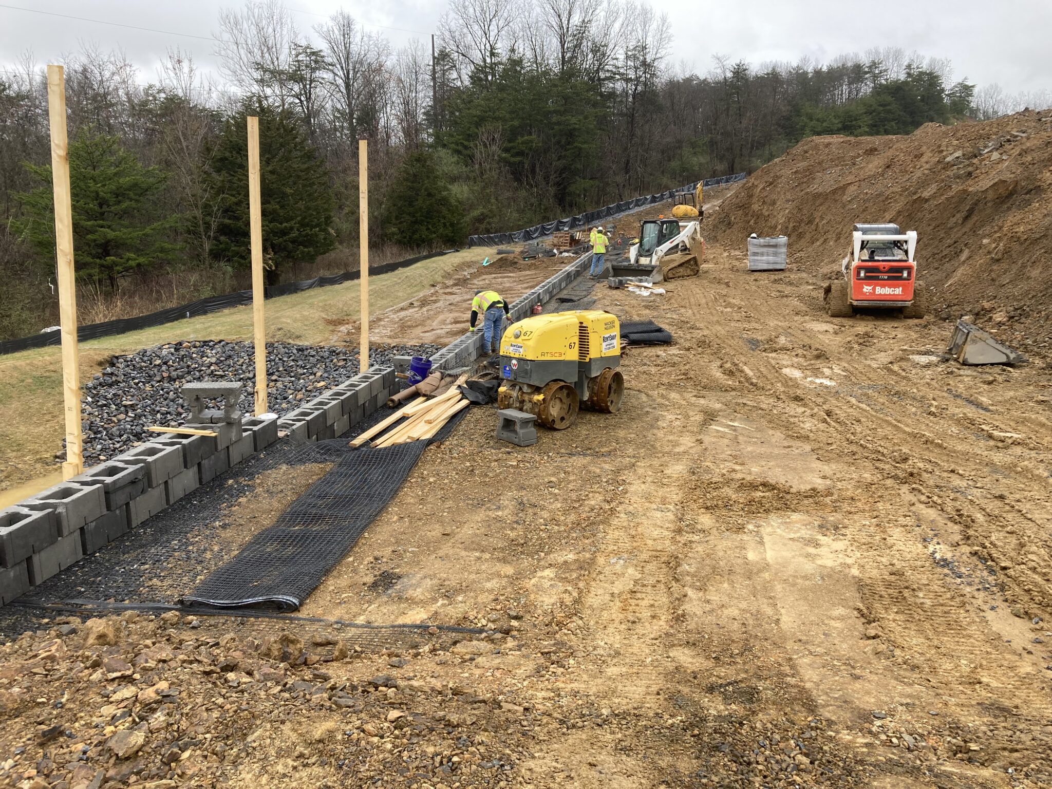 CornerStone 100 geogrid retaining wall and compaction.