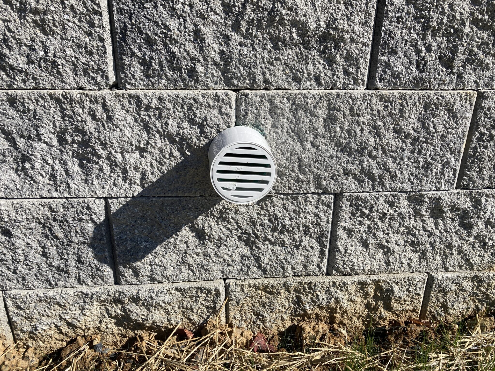CornerStone 100 retaining wall block face drainage.